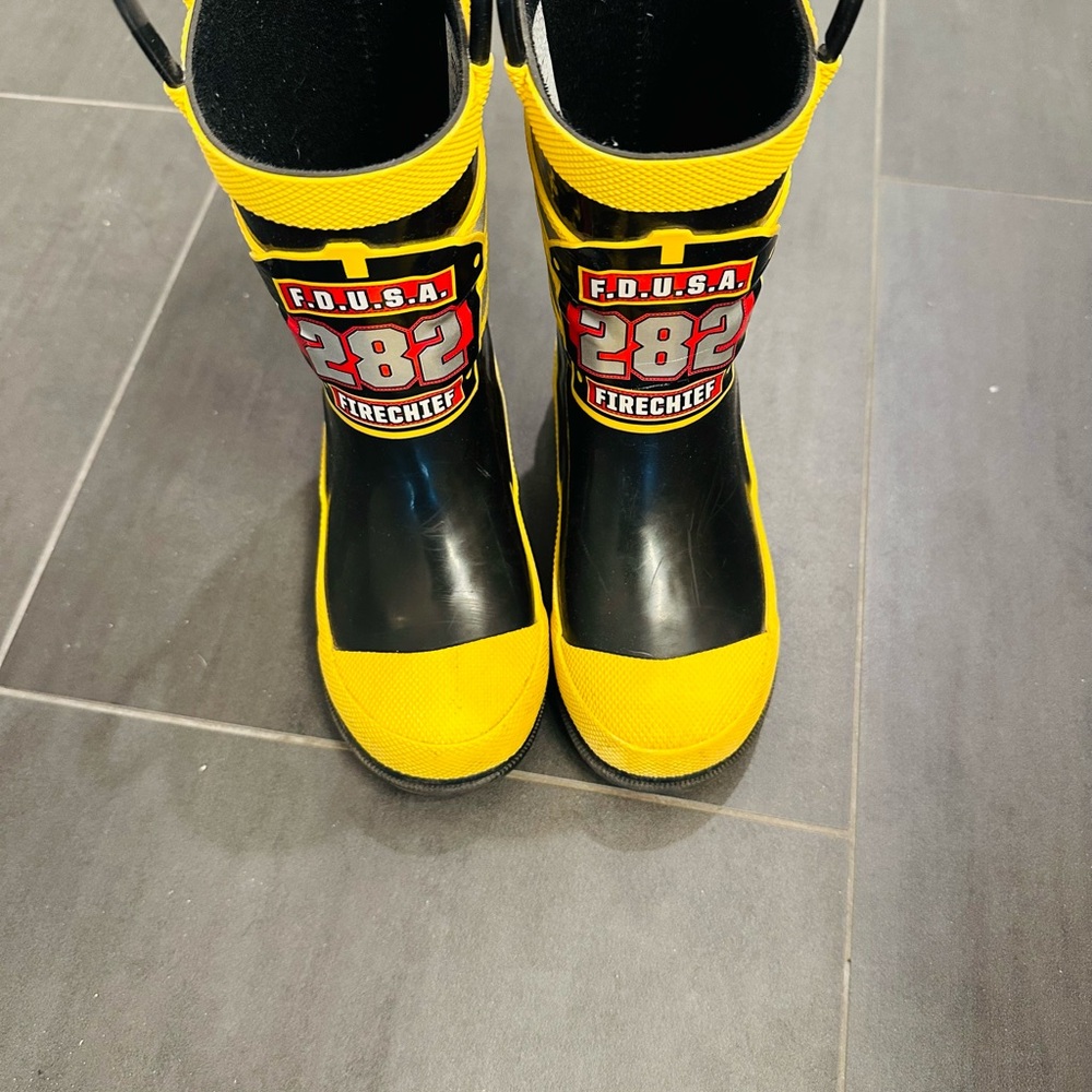 Western Chief Black and Yellow Rain & Snow Boots Durable Waterproof Design